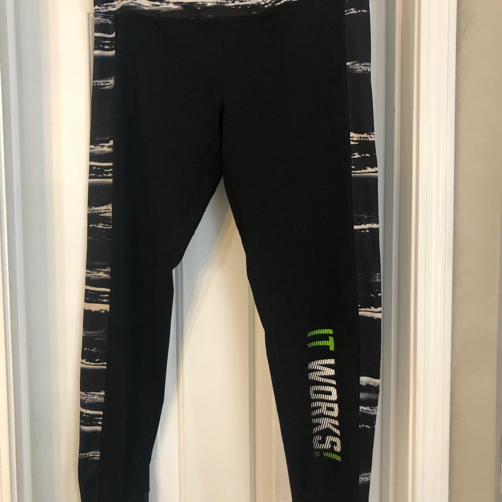 It Works athletic leggings